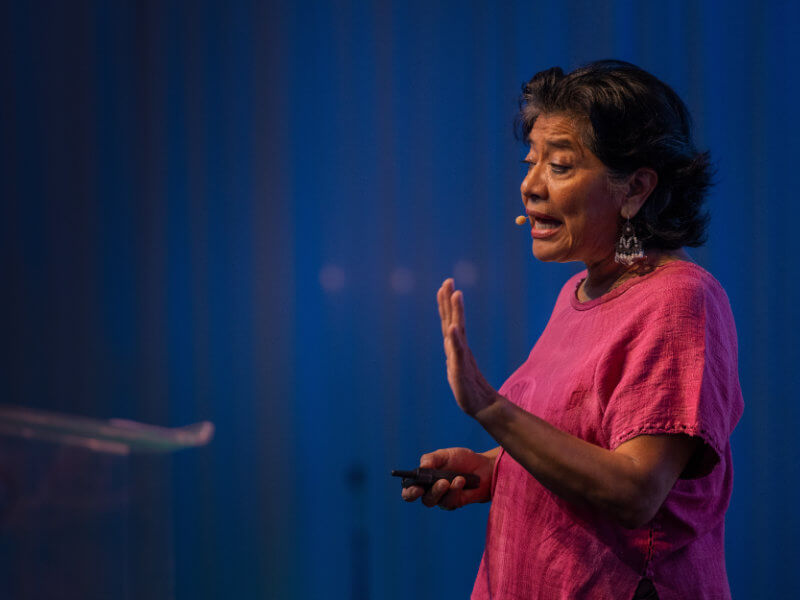 Isabel Cruz Hernandez, CEO of the Mexican Association of Social Sector Credit Unions (AMUCSS) giving a talk on stage